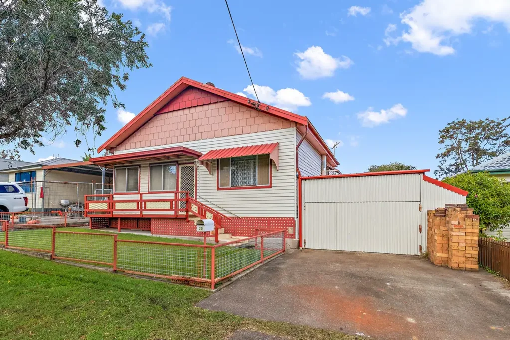 Hillsborough 3બેડરૂમ First Time Offered in Generations - A Home Built on Love, Ready for Its Next Chapter