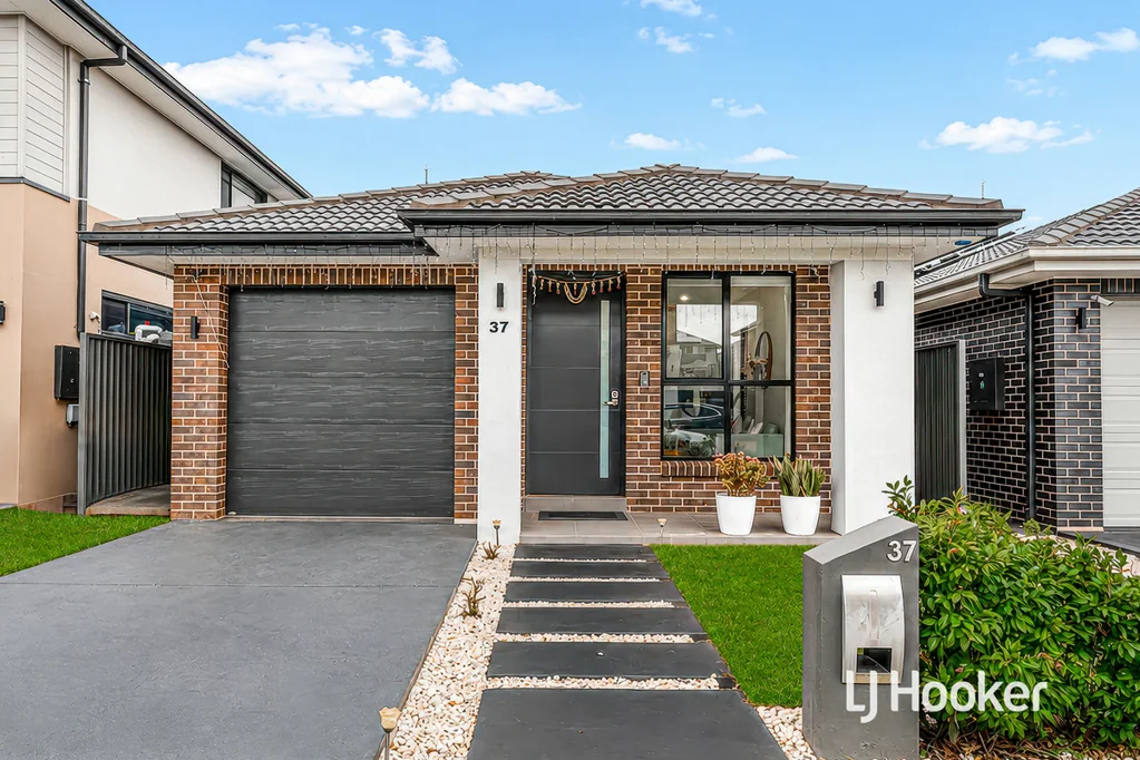 Huge 11kW Solar Savings + Butler’s Pantry! Premium 4-Bed Home in Schofields Public Catchment