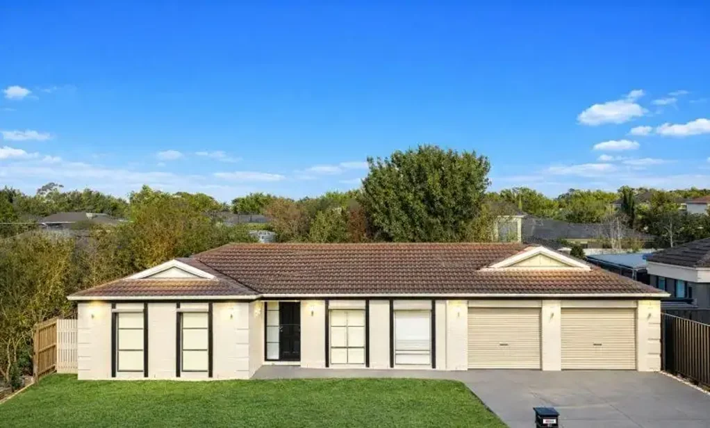 Large Family Home in Prime Point Cook Location!