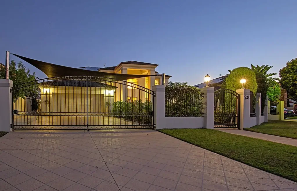 Large 5-Bedroom Waterfront Home in Helensvale