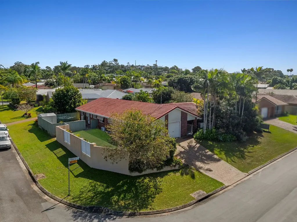 Mooloolaba 4Zimmer A Rare 804m² Corner Block Offering Space, Privacy and Coastal Potential