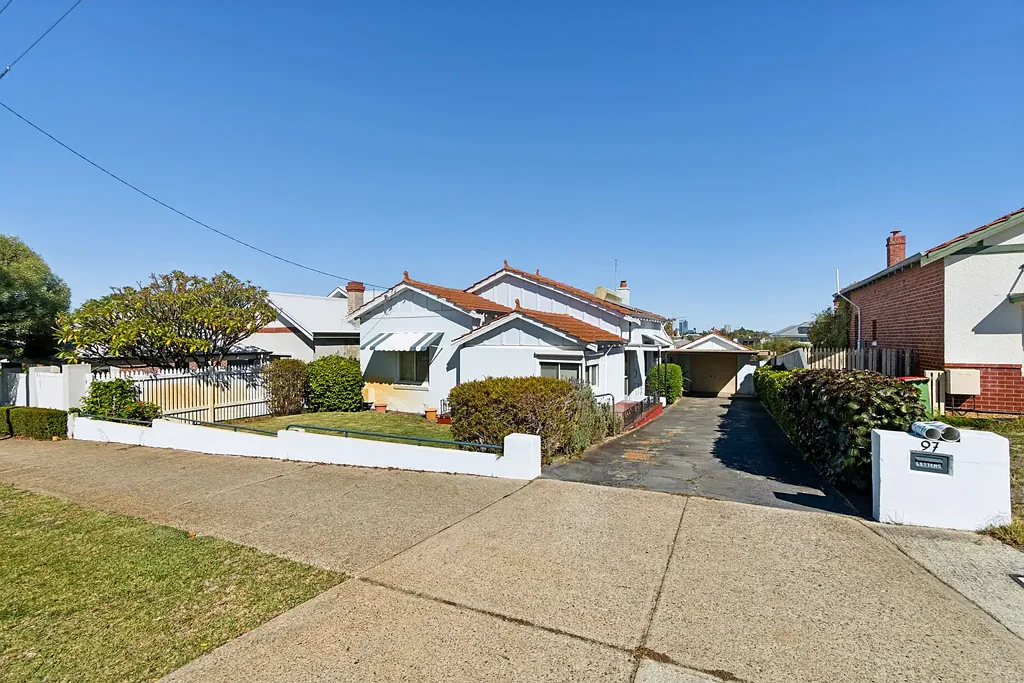 Bedford 3ห้องนอน A Timeless 1936 Character Home with Exceptional Development Potential!!!