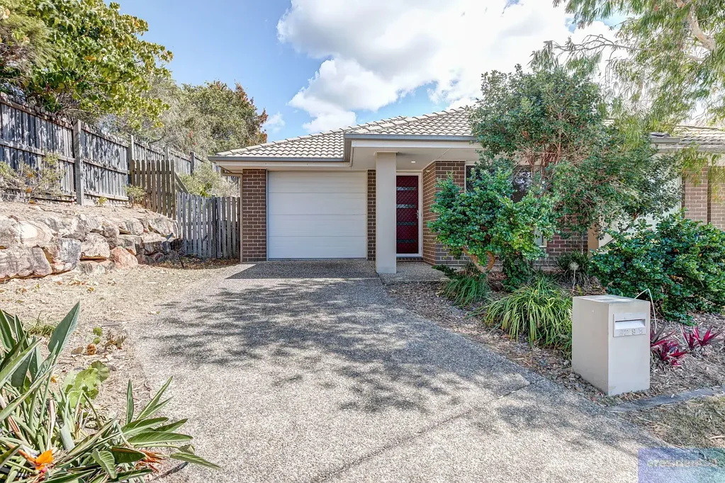 Holmview 3ਬੈੱਡਰੂਮ Spacious Single-Level Duplex With Private Courtyard