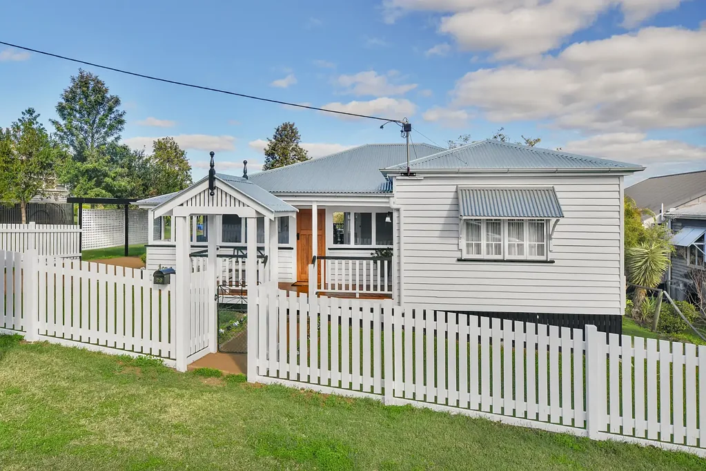 Kalbar 3chambre Fully Renovated Queenslander with Flawless Country Style Elegance