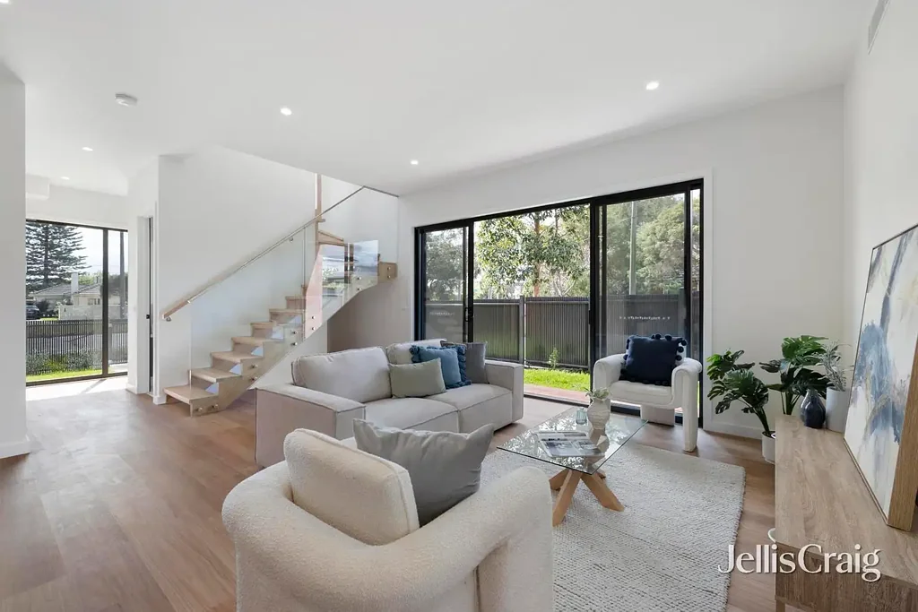 Bentleigh East 4房 全新四卧三卫  开放式起居  Bosch电器  石英台面  东向露台  近学校公园  低维护生活 Big, bright and designed for easy family living