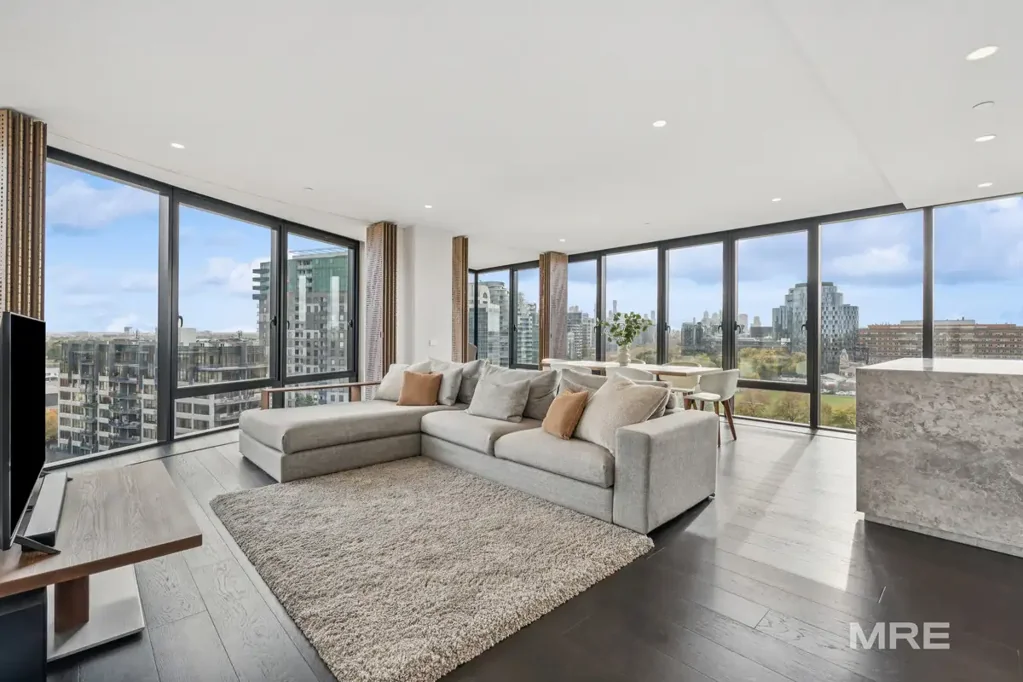 Melbourne 3 Bedroom Luxury Living with Iconic Views in the Magnolia Building