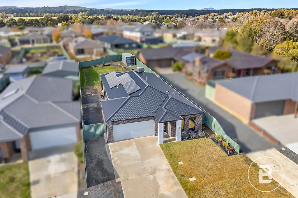 Miners Rest 4ਬੈੱਡਰੂਮ FOUR BEDROOM FAMILY HOME ON GRAND ALLOTMENT OF 800M2 (approx.) IN SOUGHT AFTER SUBURB OF MINERS REST