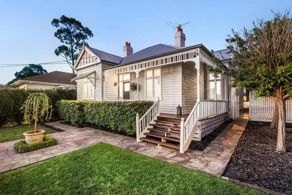 FAMILY HOME IN IDEAL LOCATION