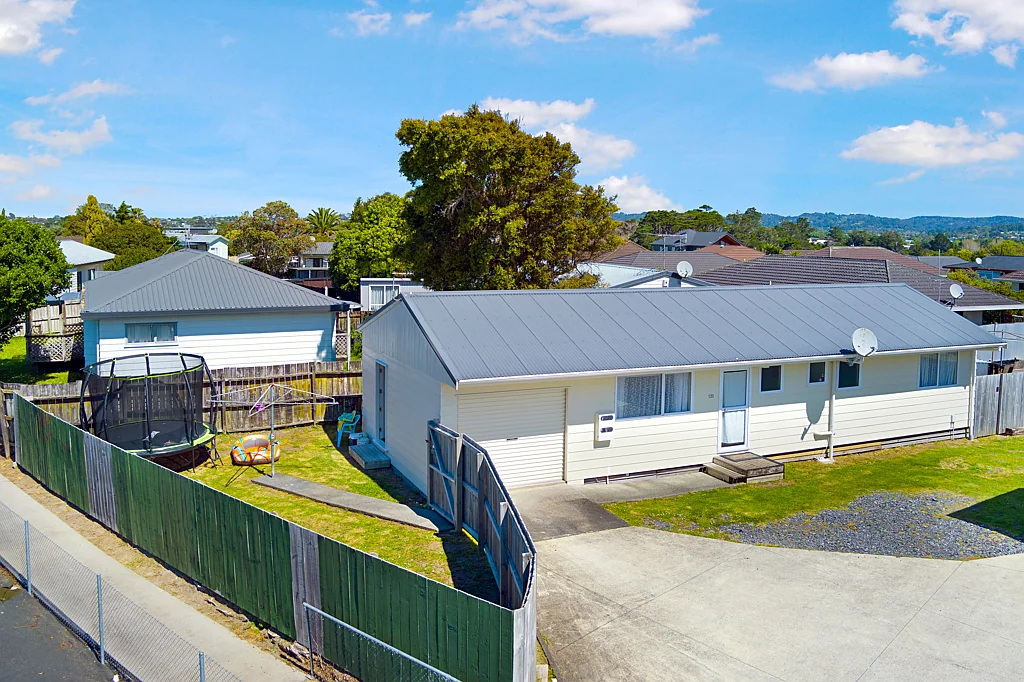 12B Sturges Road, Henderson, Waitakere City, Auckland