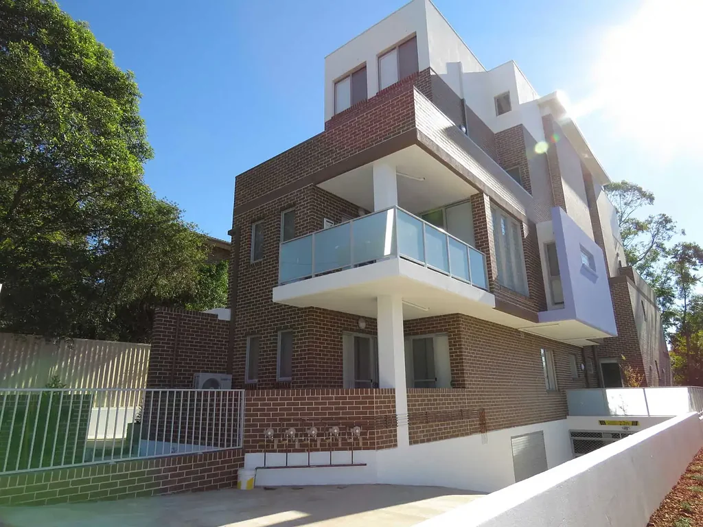 Light-Filled 2 Bedroom Apartment with Secure Parking