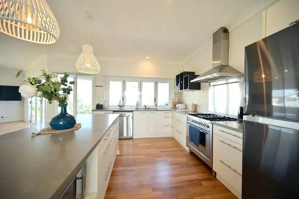 Four Bedrooms - Ocean Views In Old Bar
