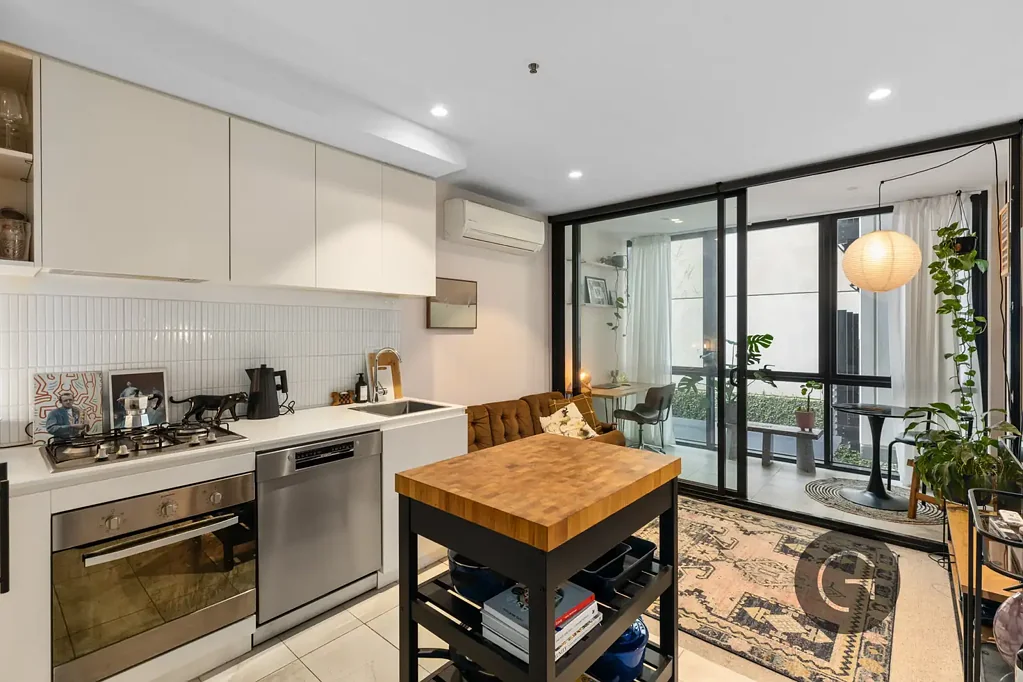 Spacious, Bright And With A Private Winter Garden