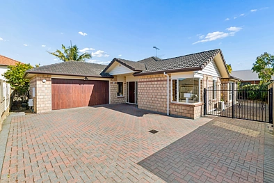 Flat Bush 4Habitaciones Rare Single-Level Gem with Dual Master Suites