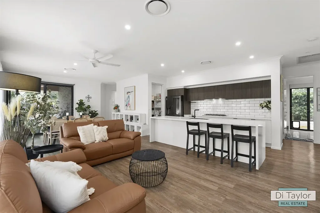 Flagstone 4침실 Luxury Ex Display Home with Poolside Living & Effortless Entertaining