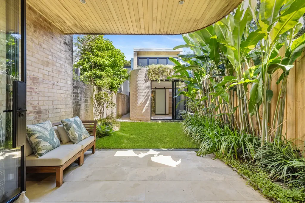 Furnished or Unfurnished Home in Highly Sought After Pocket - 6-month lease term (flexible)