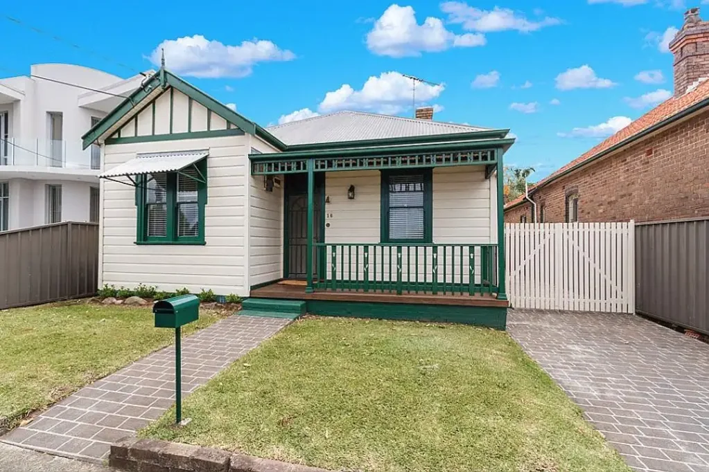 Convenient Living in Prime Carlton locale