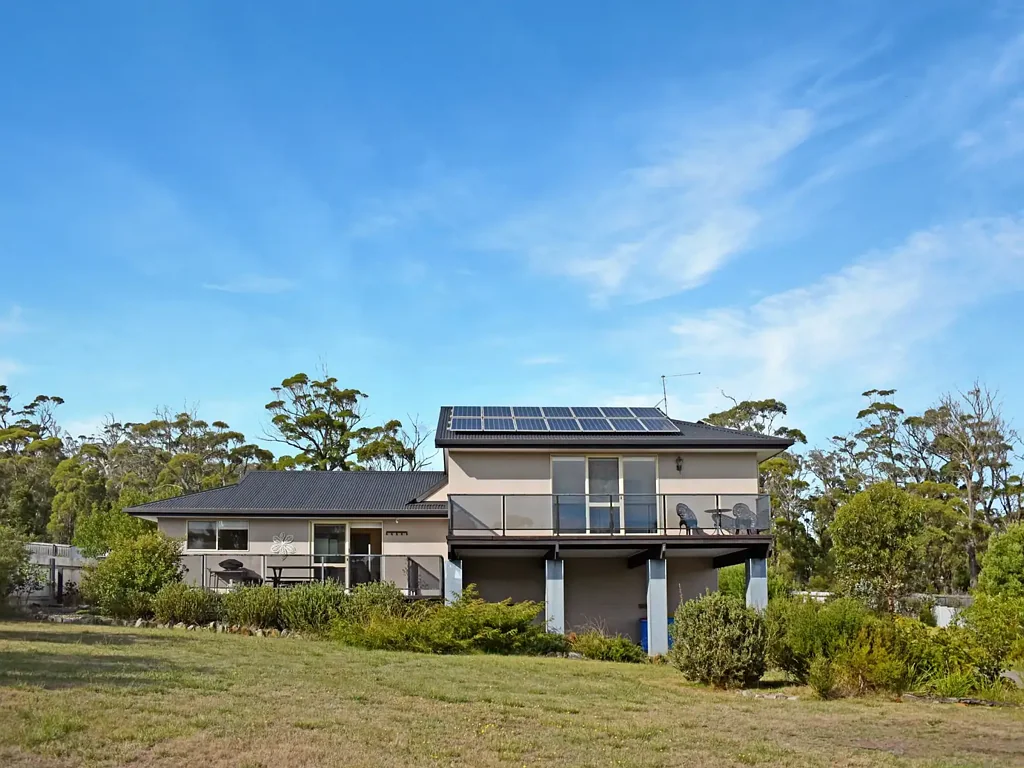 Executive Coastal Retreat Overlooking the Bay of Fires