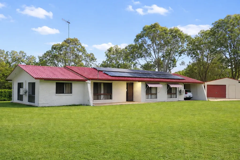 Kooralbyn 3 Bedroom Elevated Family Home  on 1.5 Hectares with Valley Views & Subdivision Potential