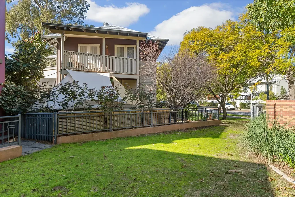 Woodbridge 4房  Family-Sized Living with Lift, Pool & Plenty of Parking