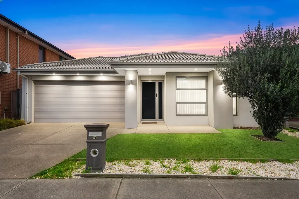 Point Cook 4Habitaciones Contemporary Comfort: Young Family Home!