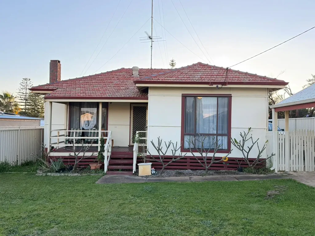 Carey Park 3房  Charming 1960s 3-Bedroom Cottage on 394sqm Block