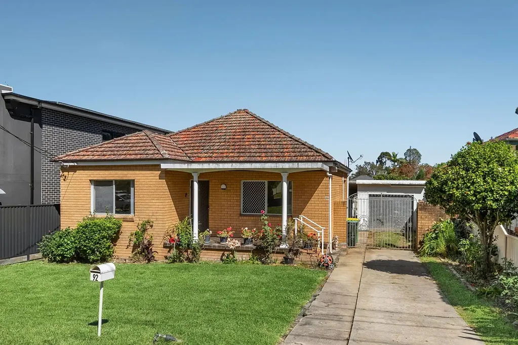 Spacious 3 Bedroom House with Large Backyard