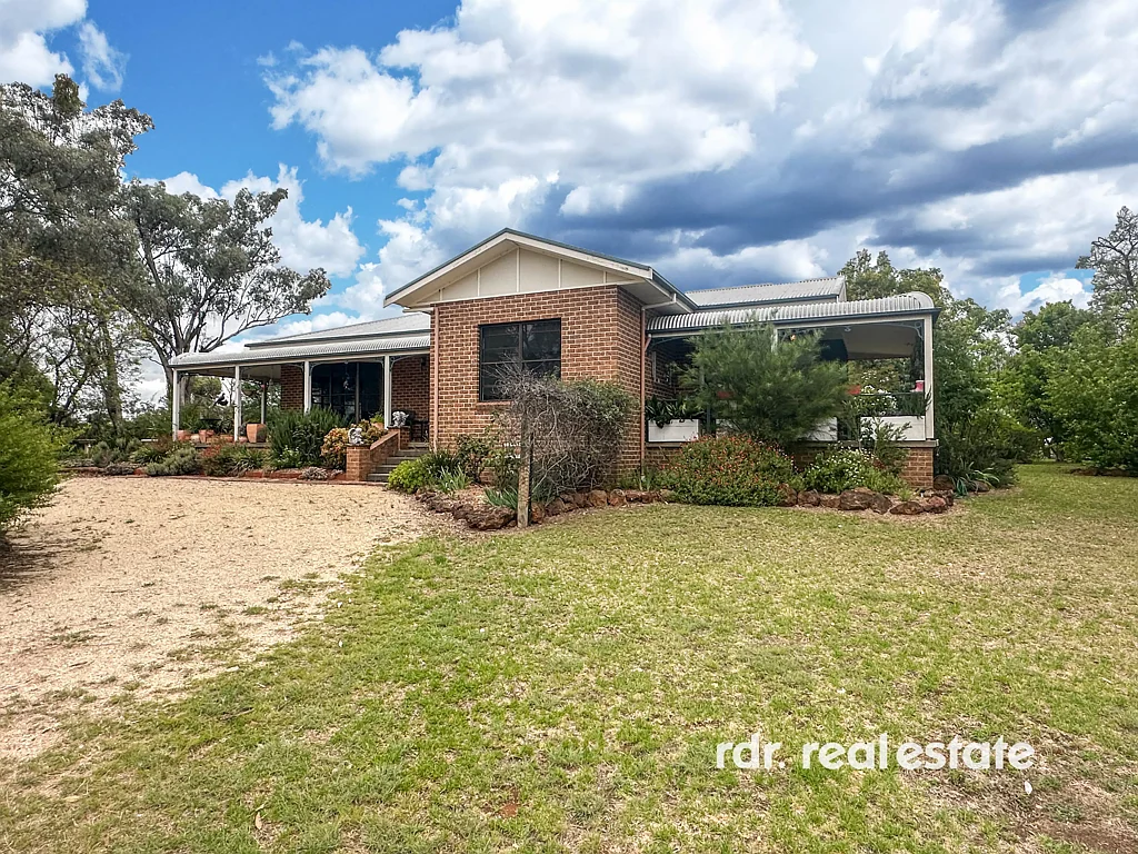 Inverell 7Moenga HOME AMONG THE GUM TREES