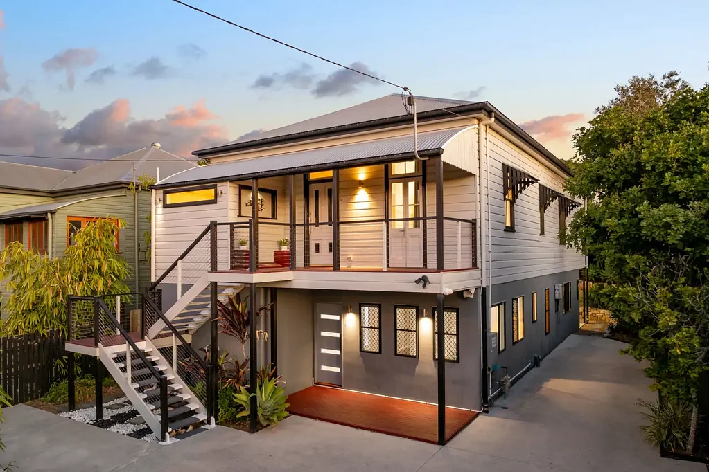 East Brisbane 5ਬੈੱਡਰੂਮ Stylish Living, City Convenience & Dual-Living Flexibility