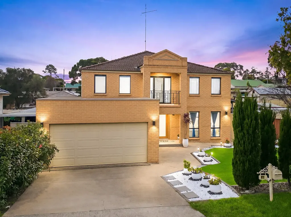 Riverstone 6Moenga Fully Renovated 6-Bedroom Luxury Home on a Rare 831m² Block
