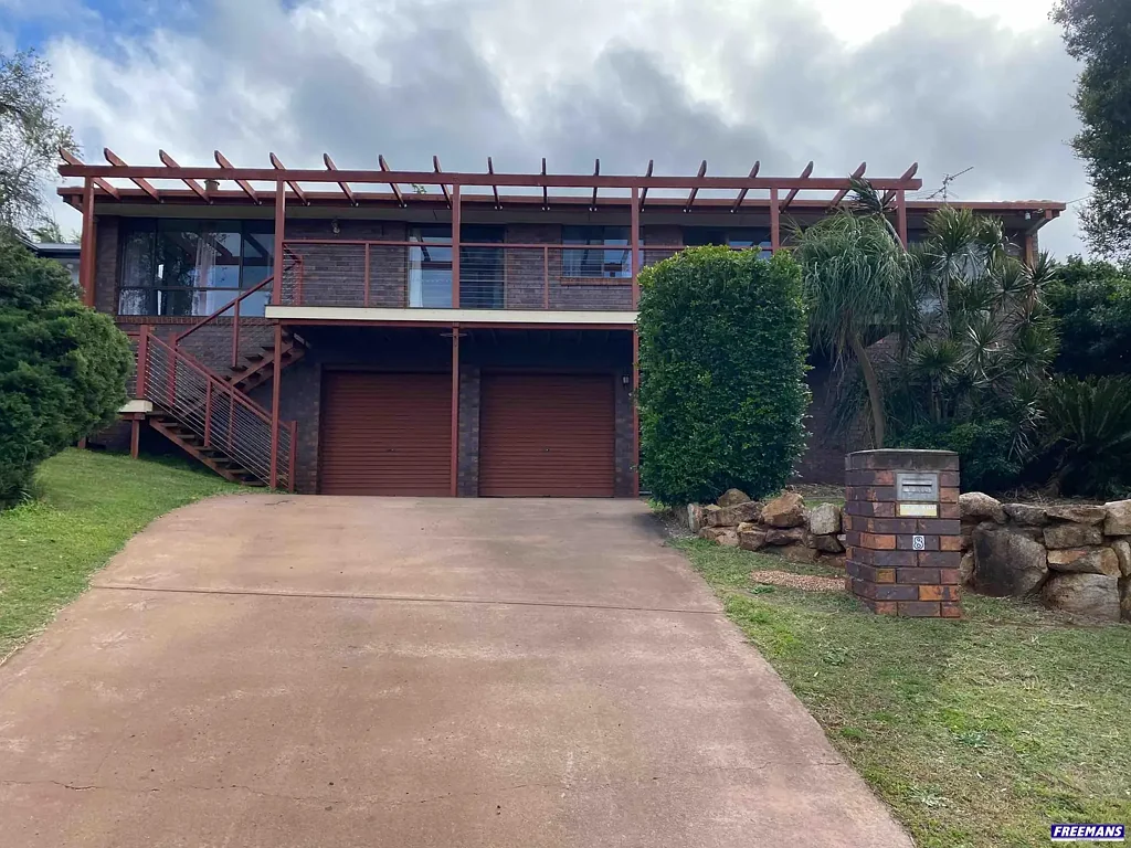 Spacious Family Home with Multiple Living Areas & Expansive Outdoor Entertaining