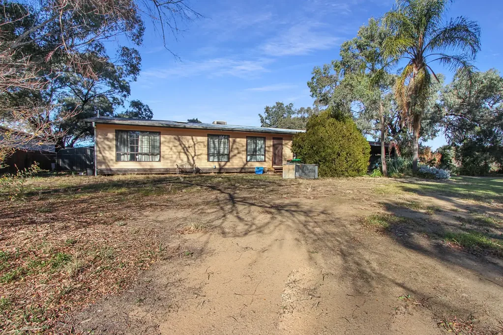 306 Russell Street, Hay, NSW 2711