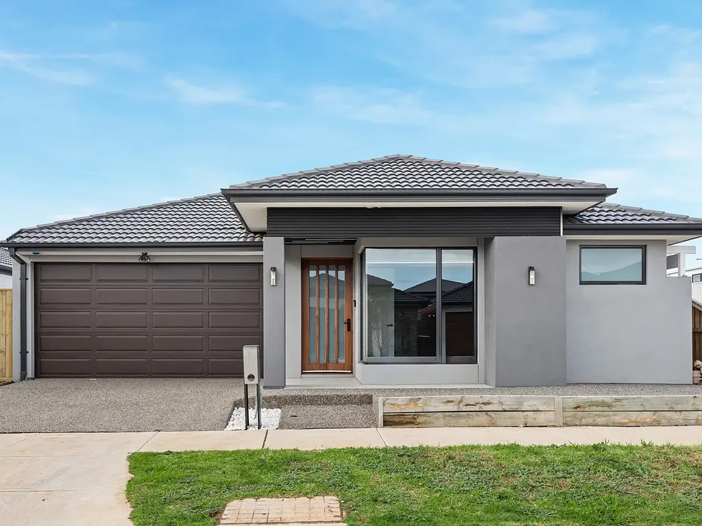 Deanside 4 Bedroom Modern Family Living in a Fast-Growing Community
