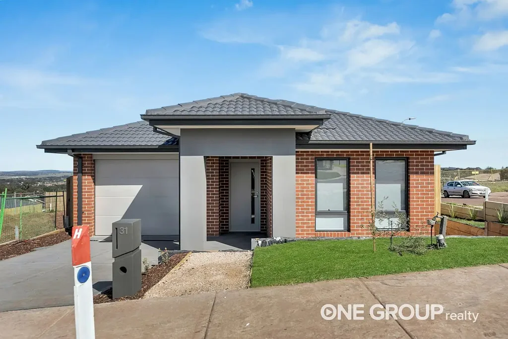 Family Excellence – Spacious 4-Bedroom Home with Modern Comforts!