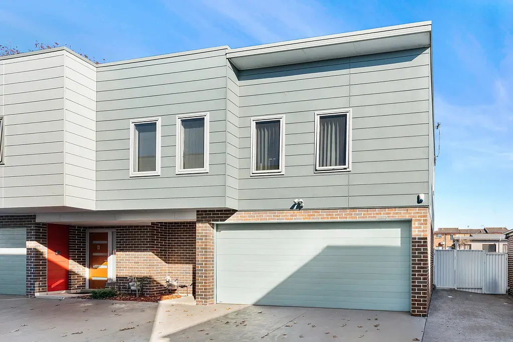 Oak Flats 4房  Spacious 4 Bedroom Home Immaculate Throughout