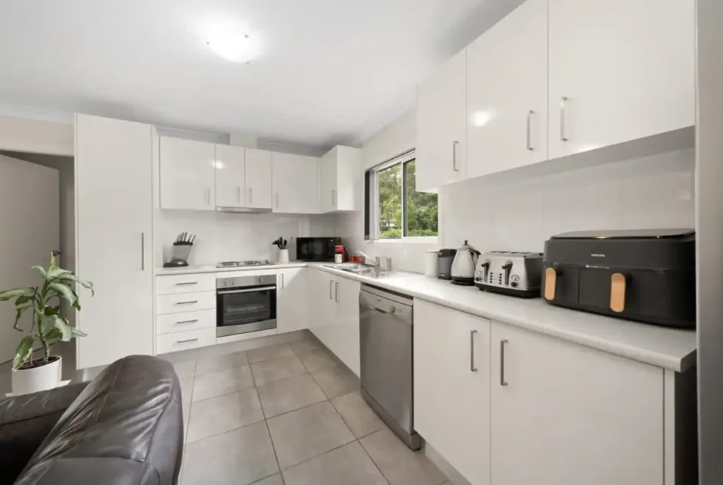 Modern 2 Bedroom Granny Flat with Spacious Yard