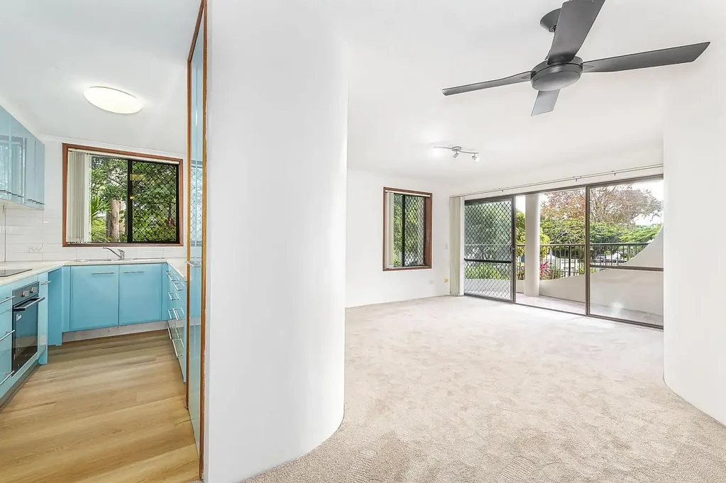 Currumbin 2房  Your Coastal Foothold — Ready to Make It Your Own
