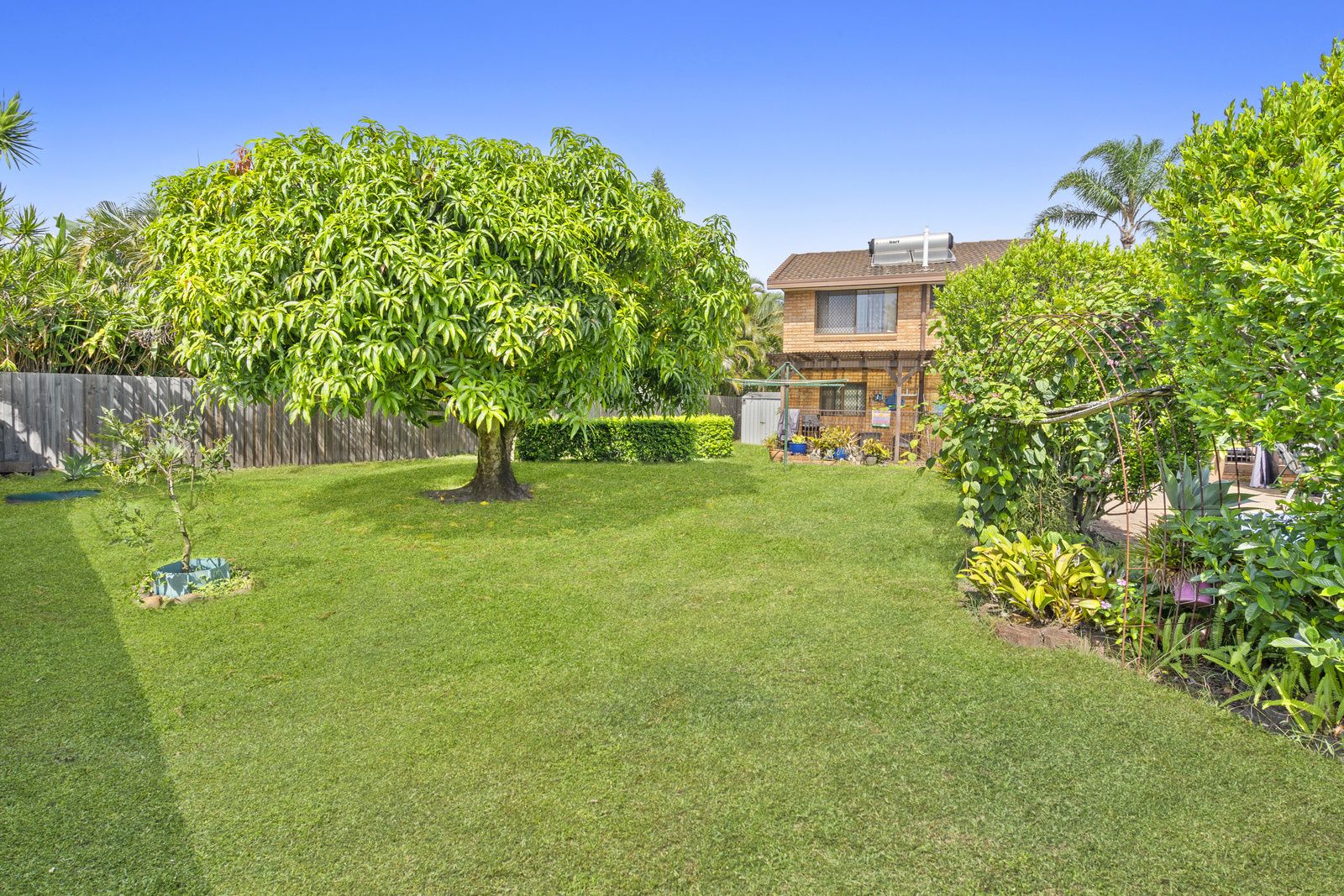 6 COLETO CR, BURLEIGH WATERS QLD 4220, 0 chambres, 0 salles de bain, House