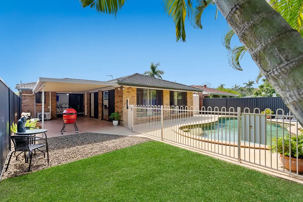 33 Cosmos Court, Elanora, QLD 4221