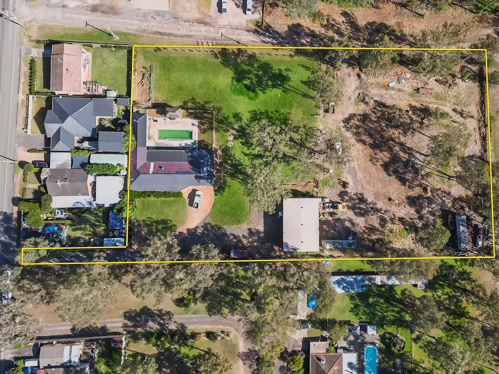 Glossodia 5غرفة نوم 2.4 Arable Acres with Dual Road Frontage, Town Water & Massive Shed