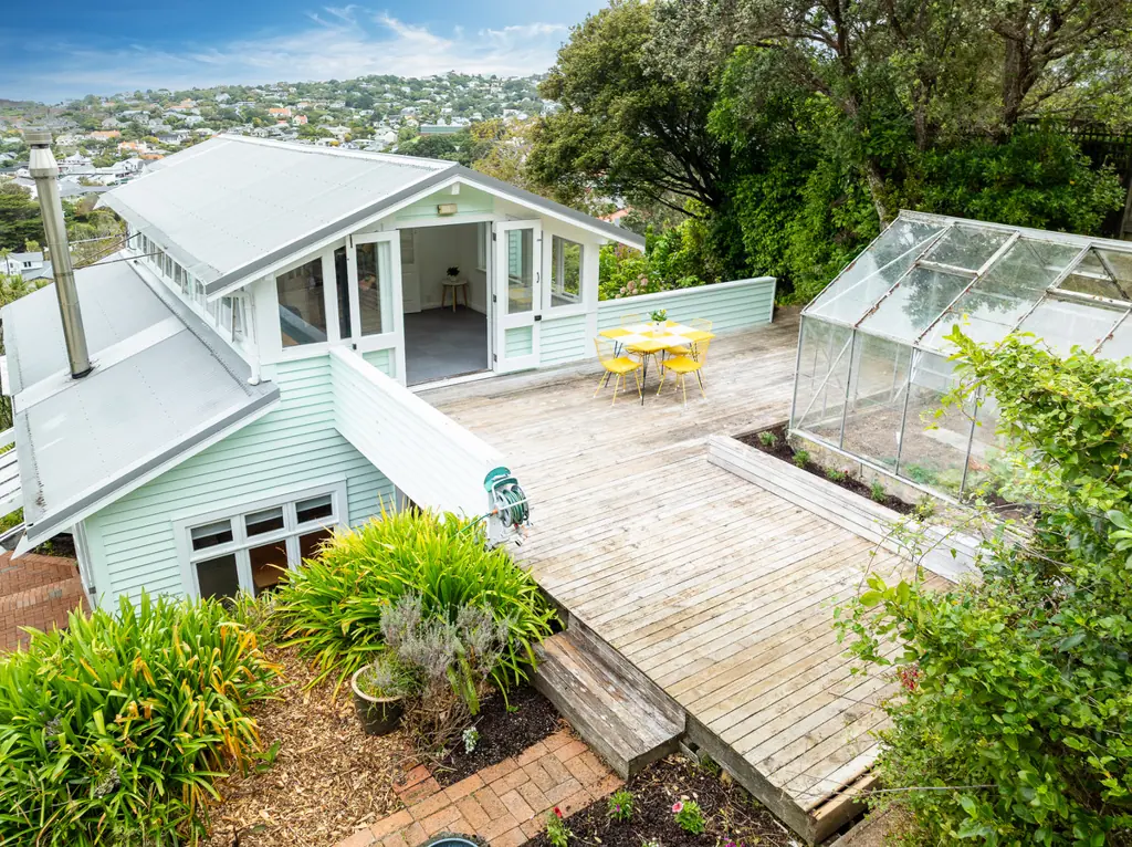 Karori 4房  PRIVATE HIDEAWAY WITH SUN & VIEWS IN CITY-END KARORI