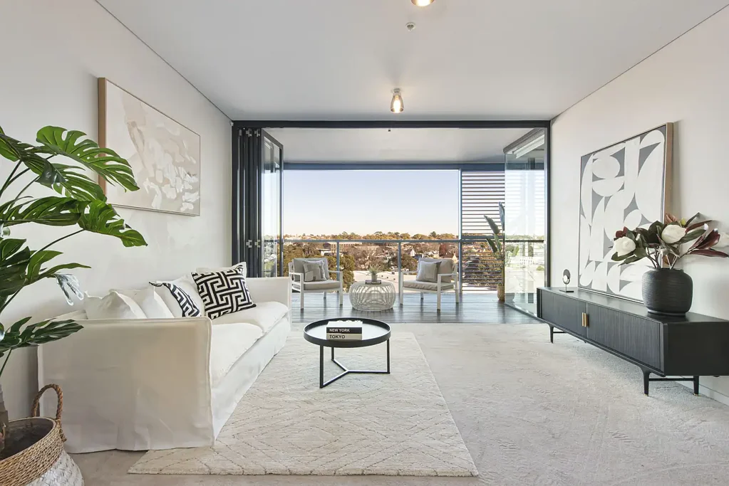 FULLY FURNISHED EXECUTIVE ONE BEDROOM APARTMENT - GREAT VIEWS!