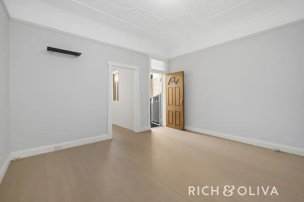 DEPOSIT TAKEN @ $525 pw - Split Level Apartment!