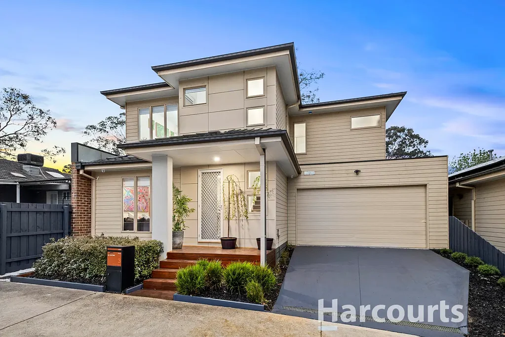 Croydon 3部屋 Hold onto your hats, 3 Holder Way delivers!