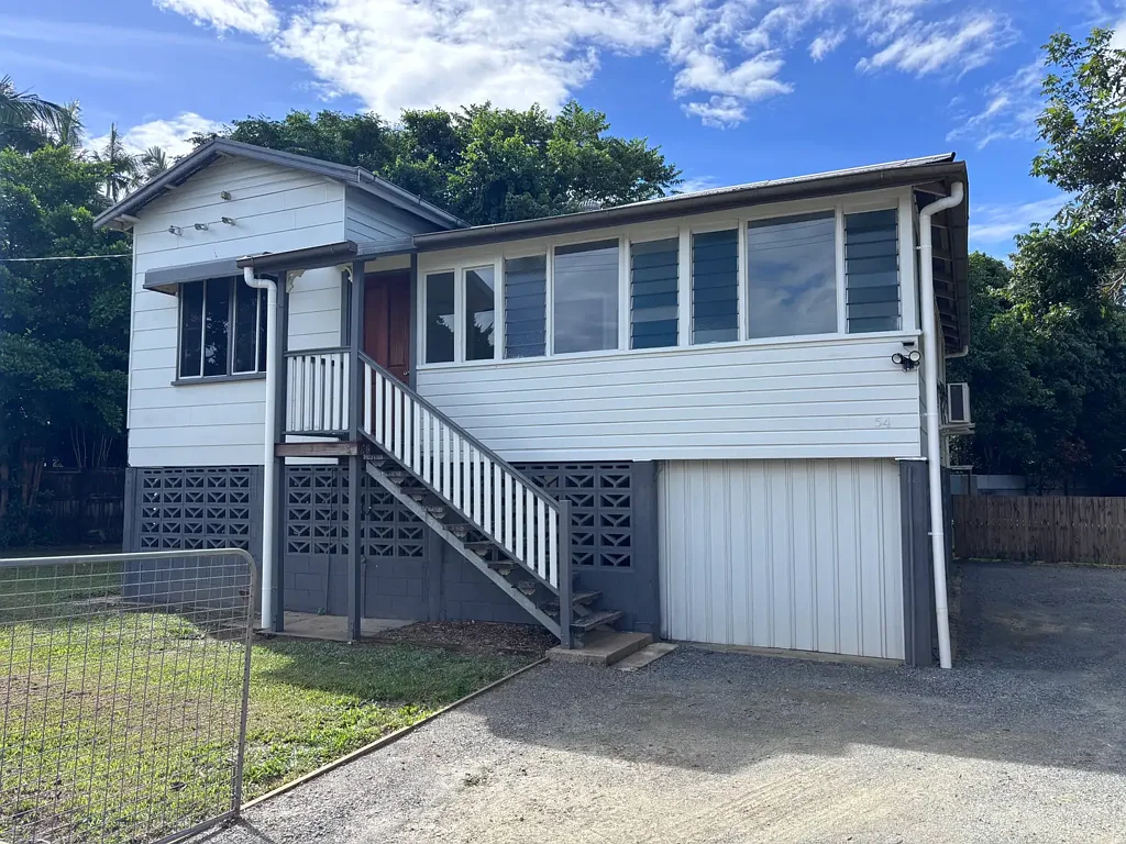 4 Bedroom Queenslander + 1 Bedroom Granny Flat - $850 Week