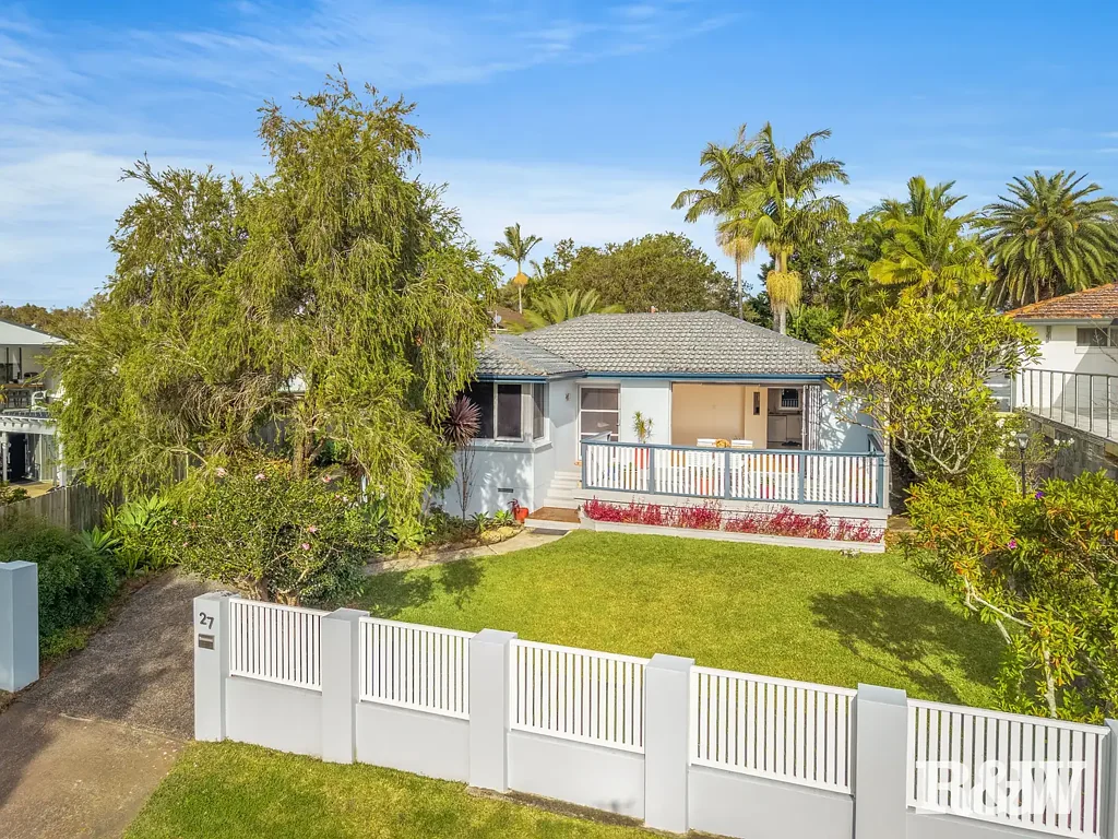 27 Matthews Parade, Point Clare, NSW 2250