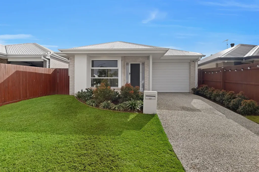 Modern Family Home in Growing Flagstone Estate!