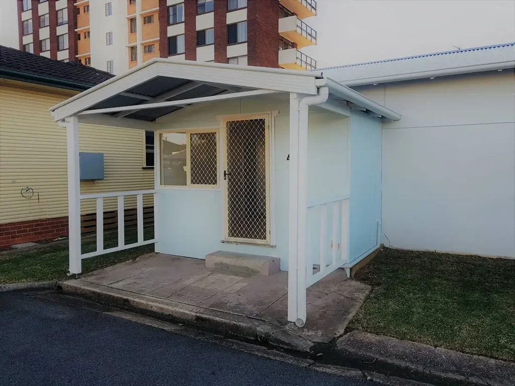In The Heart Of Town - Electricity, Water & Gardening Included!