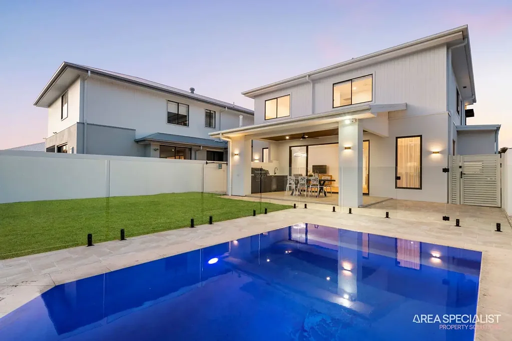Jacobs Well 4 Slaapkamer Brand New Luxury Living with Resort-Style Pool & Designer Finishes