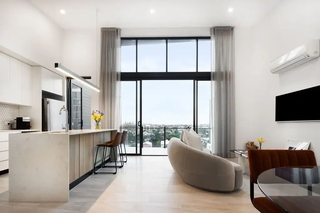 Experience Luxury: Stunning Penthouse with 2 Secure Parking Spaces!