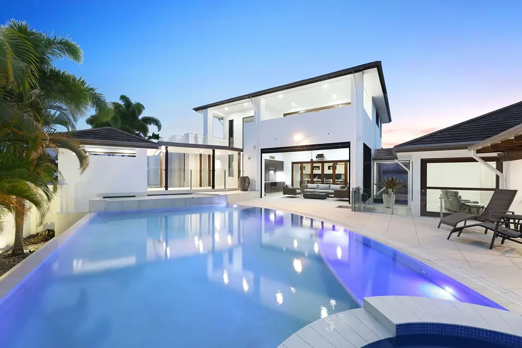 Hope Island 5房  Tropical 1727m² Oasis with 5 Car Garaging
